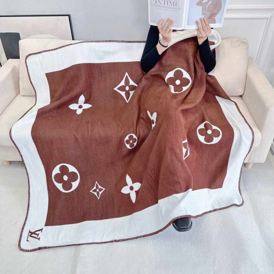 KARIERTES MONOGRAMM